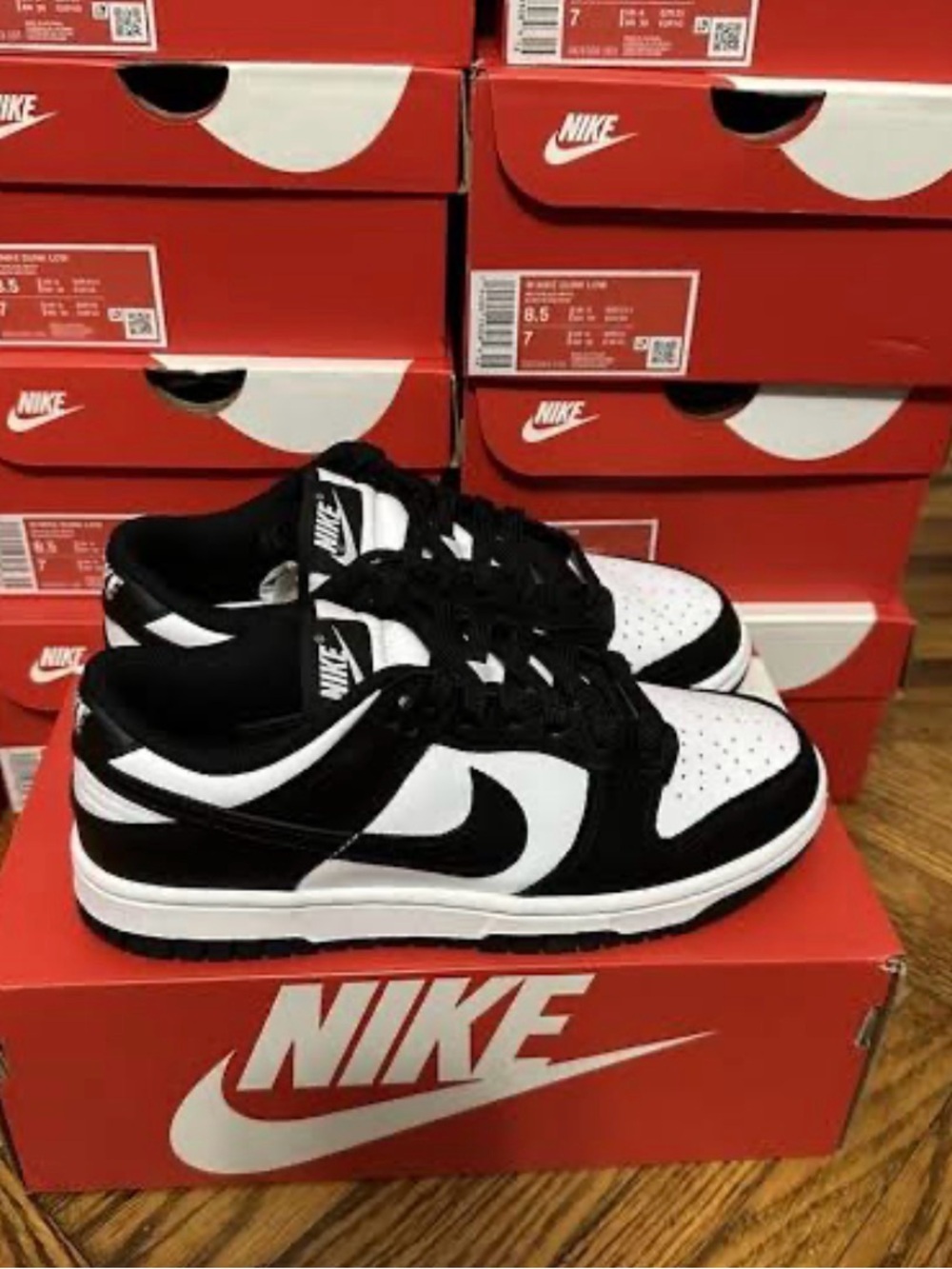 Nike Men’s Black and White Low-Top Sneakers pandas